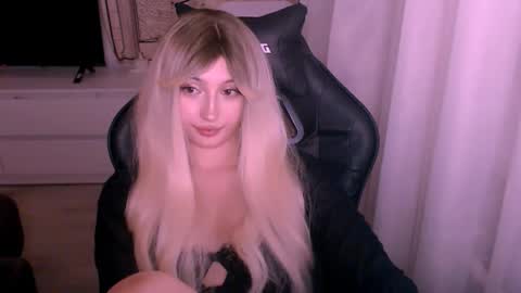 Kate online show from December 17, 2025, 1:50 pm