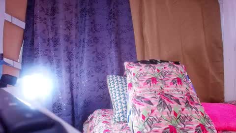 Snapshot of sweegirl_ chatting on October 11, 2025, 11:53 am Debora online show from October 11, 2025, 11:53 am