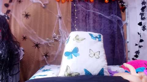 Snapshot of sweegirl_ chatting on October 15, 2025, 11:54 am Debora online show from October 15, 2025, 11:54 am