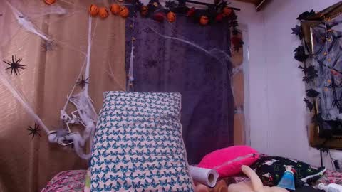 Snapshot of sweegirl_ chatting on October 30, 2025, 11:55 am Debora online show from October 30, 2025, 11:55 am