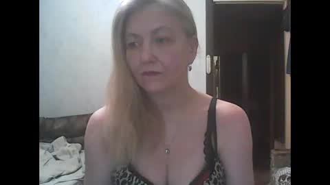 sweet4blonde609 online show from March 7, 2025, 6:35 am