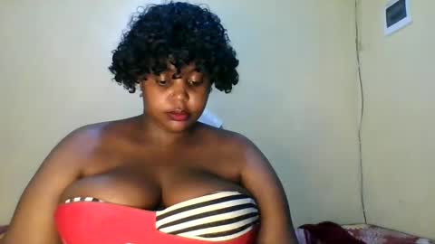 sweet52537 online show from January 28, 2025, 10:45 pm