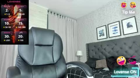 Vanessa online show from November 30, 2025, 4:16 am