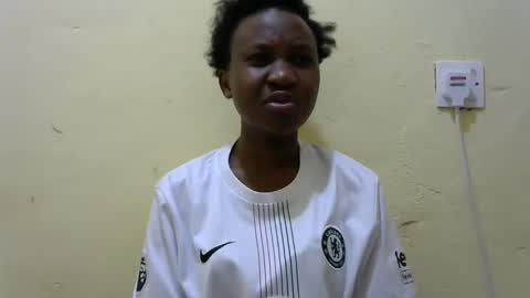 Snapshot of sweet_amor254 chatting on October 19, 2025, 11:00 am Silvia online show from October 19, 2025, 11:00 am