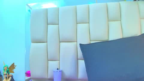 Amye  online show from October 25, 2025, 7:08 pm