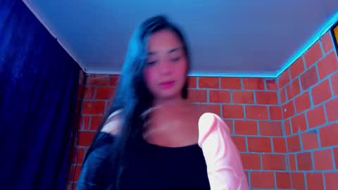 sweet and hot alaia online show from November 25, 2025, 4:45 am