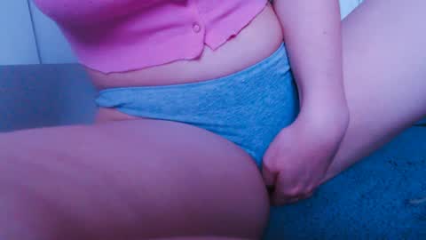 sweet_babby19 online show from May 17, 2026, 3:59 am