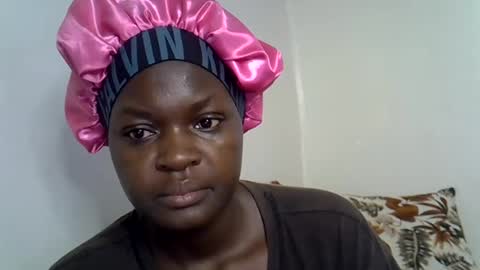 Snapshot of sweet_bela1 chatting on August 5, 2026, 4:37 am Queen online show from August 5, 2026, 4:37 am