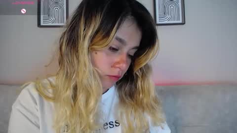 Snapshot of sweet_bella_valery_ chatting on February 24, 2026, 12:41 am Bella Valery online show from February 24, 2026, 12:41 am