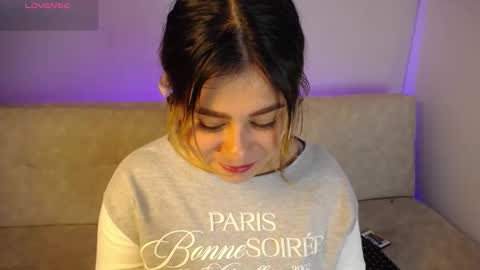 Snapshot of sweet_bella_valery_ chatting on February 27, 2026, 10:32 pm Bella Valery online show from February 27, 2026, 10:32 pm