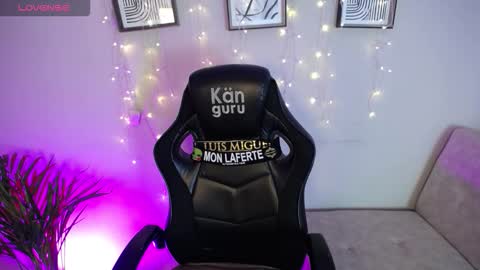 Snapshot of sweet_bella_valery_ chatting on March 19, 2026, 1:04 pm Bella Valery online show from March 19, 2026, 1:04 pm