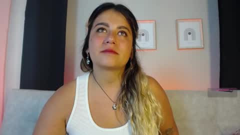 Snapshot of sweet_bella_valery_ chatting on March 29, 2026, 10:21 pm Bella Valery online show from March 29, 2026, 10:21 pm
