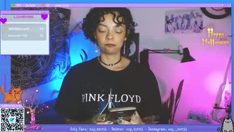 Snapshot of sweet_bluee chatting on October 1, 2025, 2:28 am Tutti  online show from October 1, 2025, 2:28 am