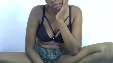 sweet_brown9 online show from September 18, 2025, 8:16 am