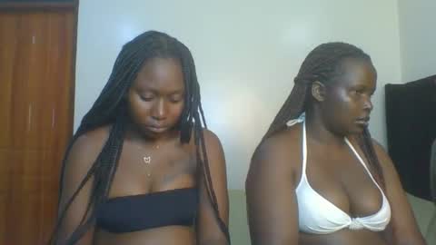 Camila online show from October 22, 2025, 10:31 pm