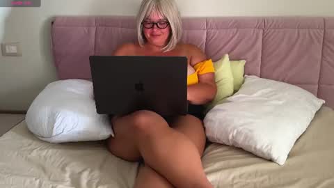 Snapshot of sweet_car0line_ chatting on July 26, 2026, 1:18 pm Caroline online show from July 26, 2026, 1:18 pm