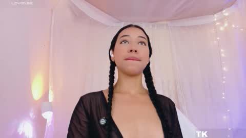 Snapshot of sweet_carine chatting on March 4, 2026, 12:11 pm camil online show from March 4, 2026, 12:11 pm