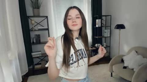 sweet_disaster_ online show from September 28, 2025, 8:09 am