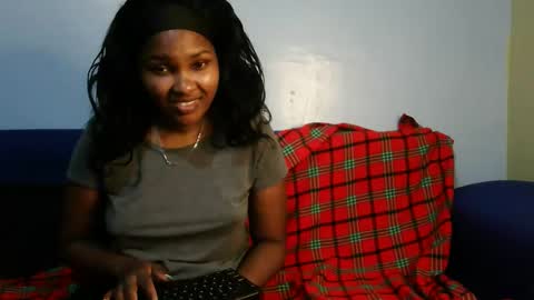 sweet_dollo online show from September 28, 2025, 6:24 pm