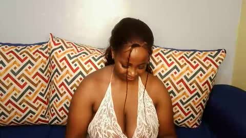 sweet_dollo online show from October 14, 2025, 7:09 am