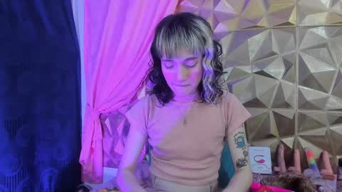  emmili  online show from December 3, 2024, 12:16 pm