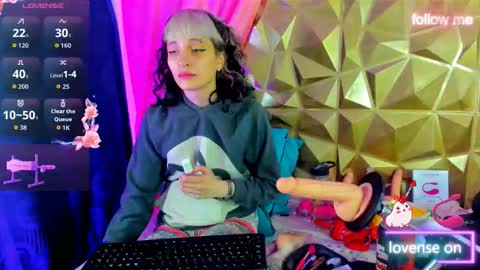 Snapshot of sweet_emmili chatting on September 19, 2025, 12:17 pm  emmili  online show from September 19, 2025, 12:17 pm