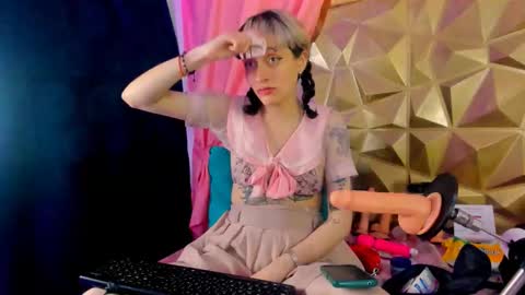 Snapshot of sweet_emmili chatting on October 1, 2025, 12:22 pm  emmili  online show from October 1, 2025, 12:22 pm