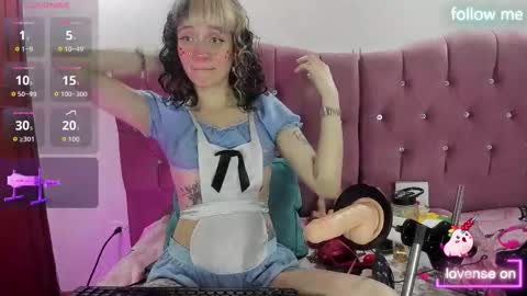 Snapshot of sweet_emmili chatting on October 15, 2025, 12:27 pm  emmili  online show from October 15, 2025, 12:27 pm