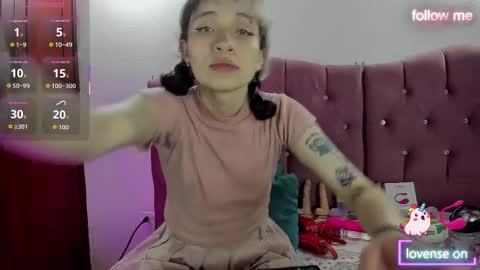 Snapshot of sweet_emmili chatting on October 20, 2025, 12:05 pm  emmili  online show from October 20, 2025, 12:05 pm