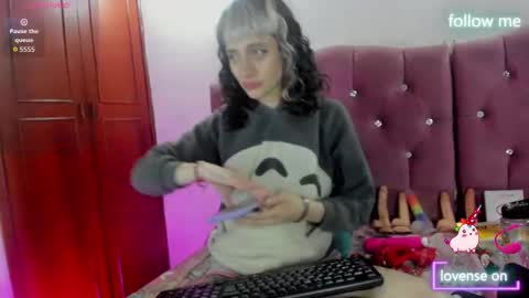 Snapshot of sweet_emmili chatting on October 28, 2025, 12:09 pm  emmili  online show from October 28, 2025, 12:09 pm