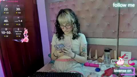  emmili  online show from March 4, 2026, 12:11 pm