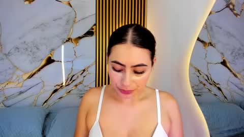 sweet_flame_ online show from September 10, 2025, 7:25 pm