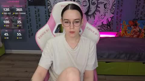 Snapshot of sweet_frosty chatting on October 7, 2025, 3:25 am Alice online show from October 7, 2025, 3:25 am