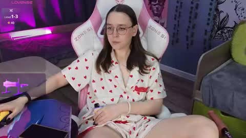 Snapshot of sweet_frosty chatting on October 26, 2025, 3:12 am Alice online show from October 26, 2025, 3:12 am