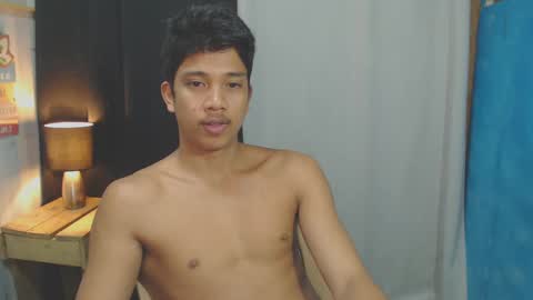 sweet_guyxx online show from January 5, 2025, 4:38 pm