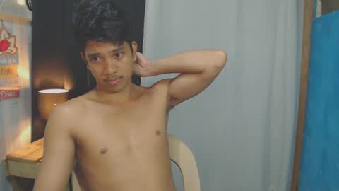sweet_guyxx online show from January 9, 2025, 3:23 pm