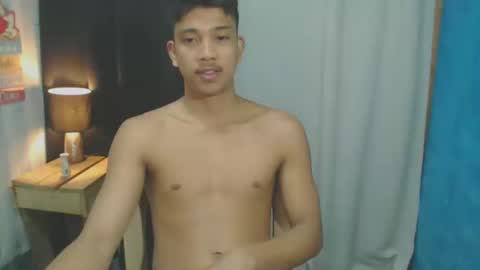 sweet_guyxx online show from January 13, 2025, 2:11 pm