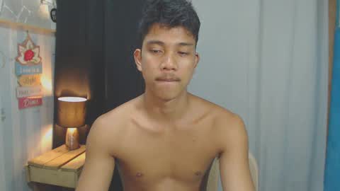sweet_guyxx online show from January 19, 2025, 3:21 pm