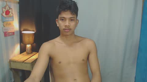 sweet_guyxx online show from January 27, 2025, 12:16 pm