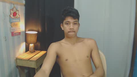 sweet_guyxx online show from February 10, 2025, 5:52 pm