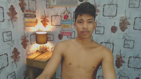 sweet_guyxx online show from February 27, 2025, 7:37 pm