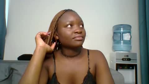 Snapshot of sweet_jenica chatting on November 3, 2025, 4:14 am ESTHER NEEMA online show from November 3, 2025, 4:14 am