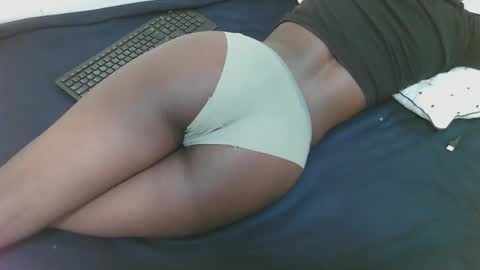 Snapshot of sweet_larra chatting on November 4, 2025, 7:51 am sweet_larra online show from November 4, 2025, 7:51 am