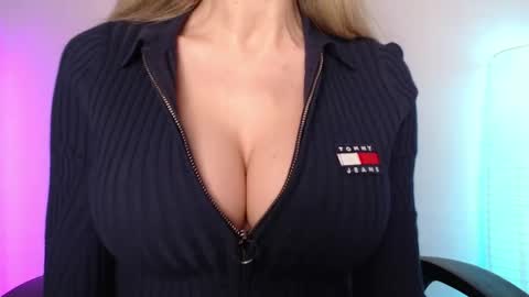 Snapshot of sweet_lil_thing chatting on April 21, 2026, 5:36 am Jen online show from April 21, 2026, 5:36 am
