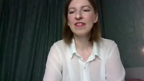 sweet_lilbunny online show from November 30, 2025, 3:16 pm