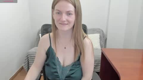 Mila online show from May 5, 2026, 6:16 pm
