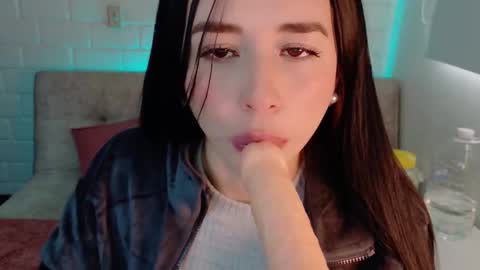 Sweet  Mia online show from September 16, 2025, 8:43 pm