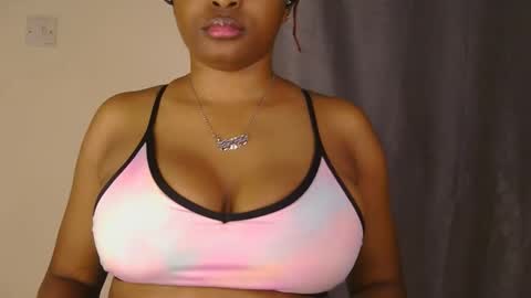 Snapshot of sweet_miah12 chatting on March 27, 2026, 10:53 pm Queen debby online show from March 27, 2026, 10:53 pm