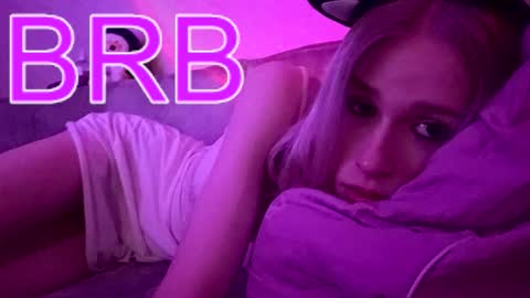 sweet_mol1y online show from October 19, 2025, 8:04 am