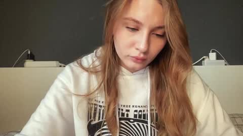 Emili online show from December 8, 2024, 4:04 am